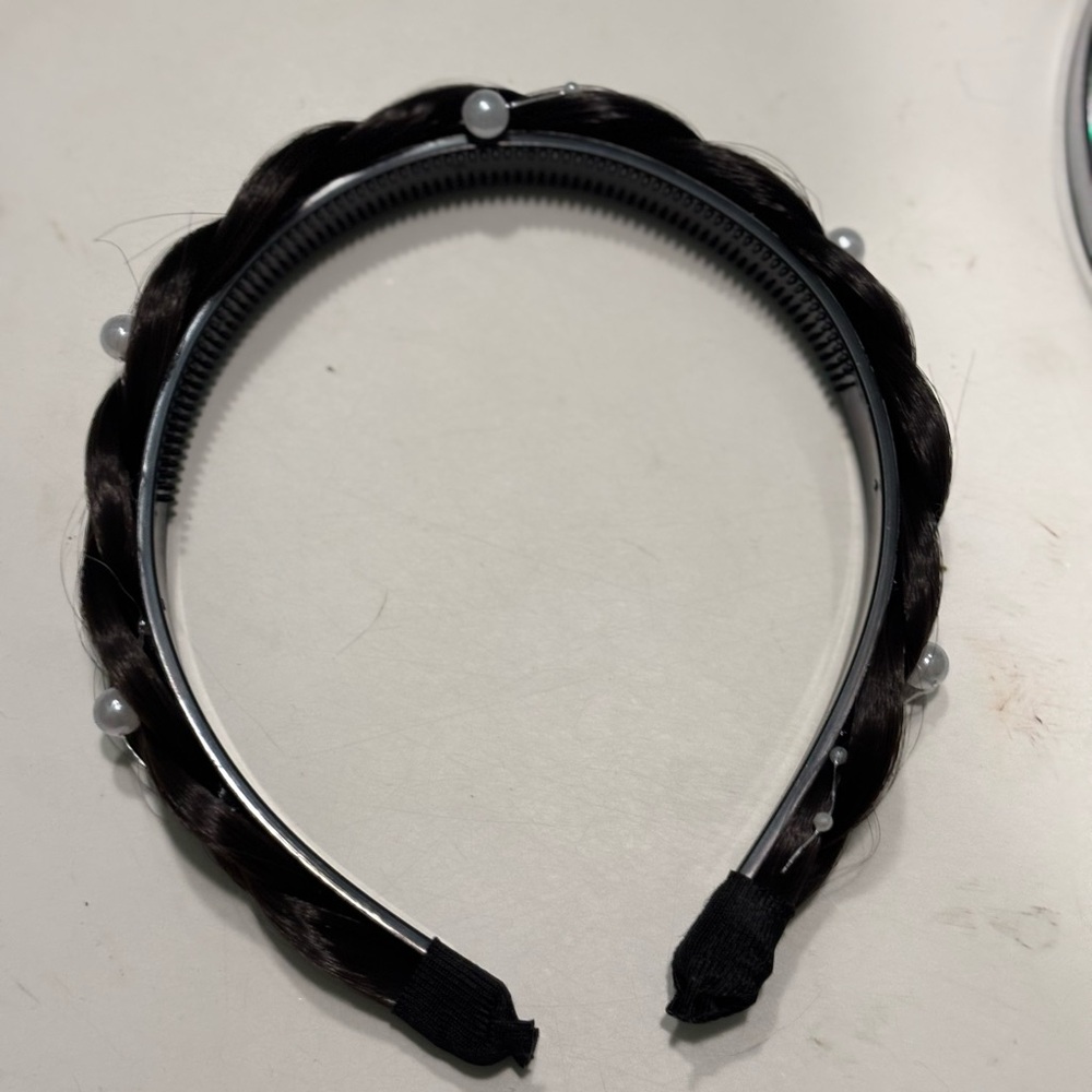 Black and White Textured Hair Accessory